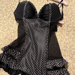 New, never worn Victoria's Secret Lingerie Size 36D